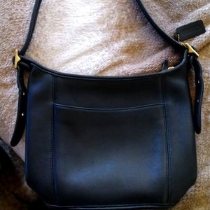 COACH full leather purse. Good condition. Has Three pockets, one outside, 2 in.